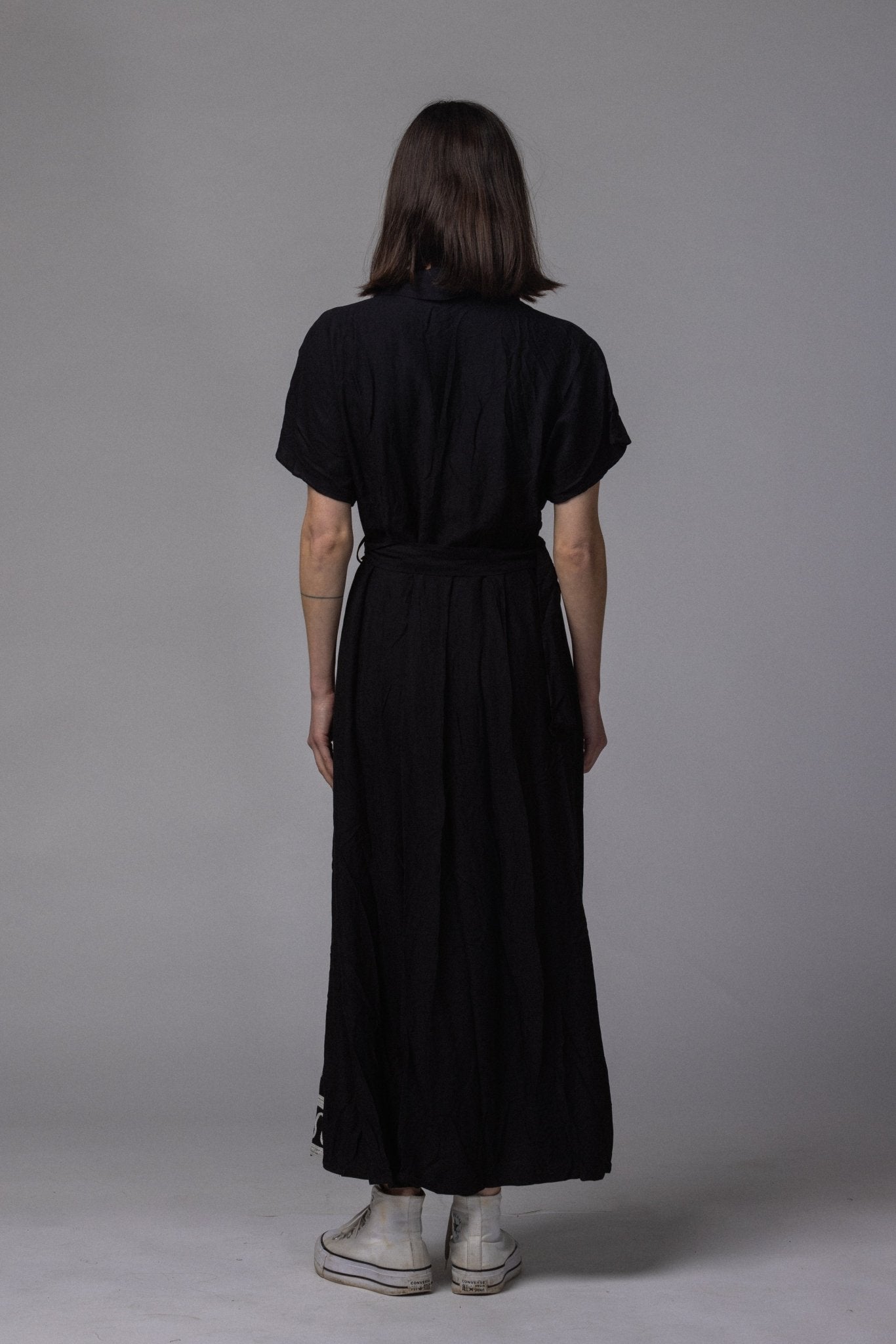 Robe longue avec ceinture et motif brodé - La Doudounerie