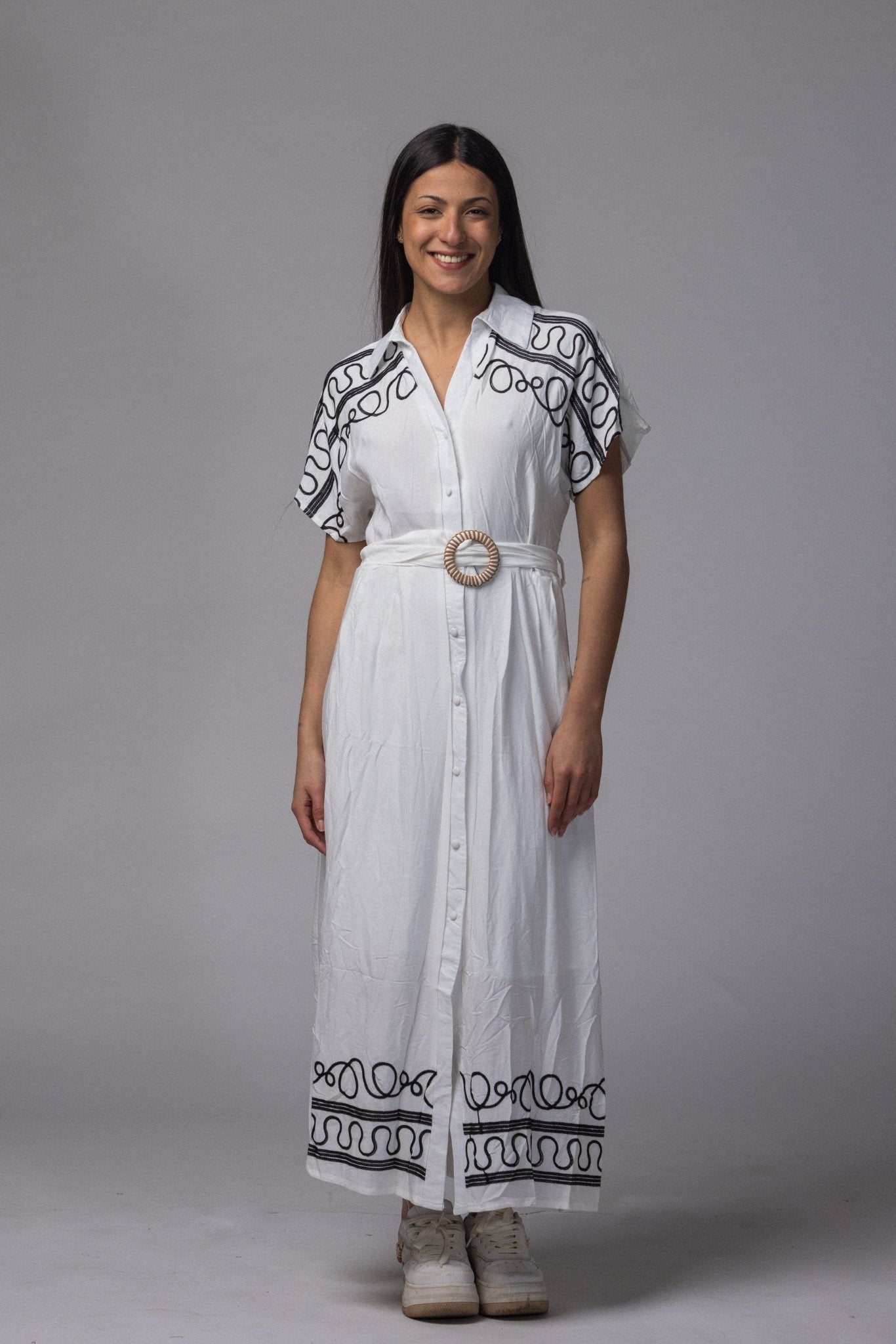 Robe longue avec ceinture et motif brodé - La Doudounerie