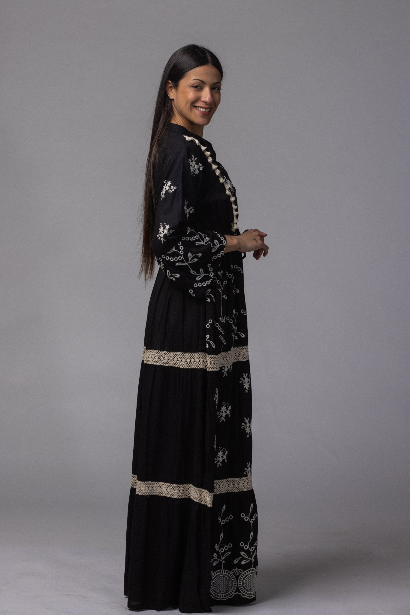 Robe longue avec frange col V - La Doudounerie