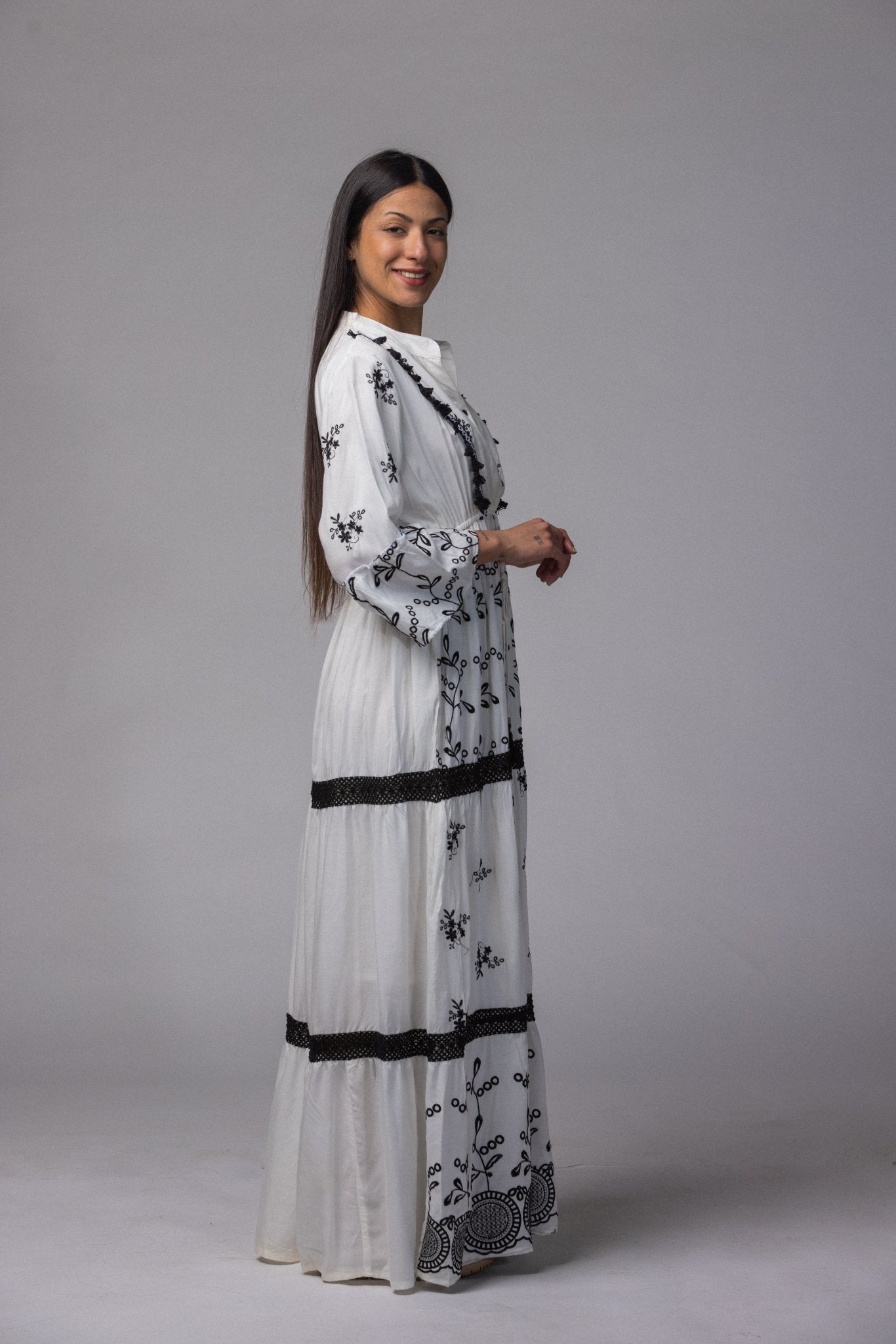 Robe longue avec frange col V - La Doudounerie