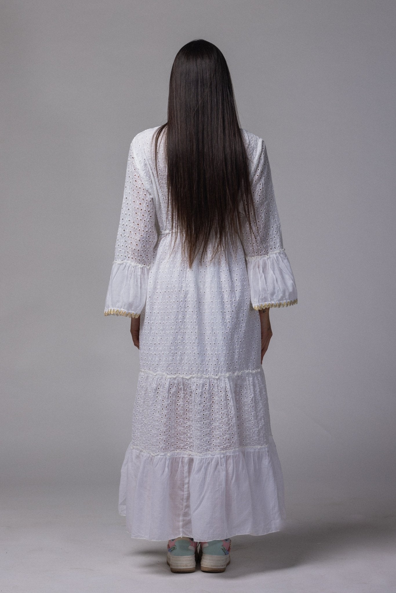 Robe longue brodé blanc et doré - La Doudounerie
