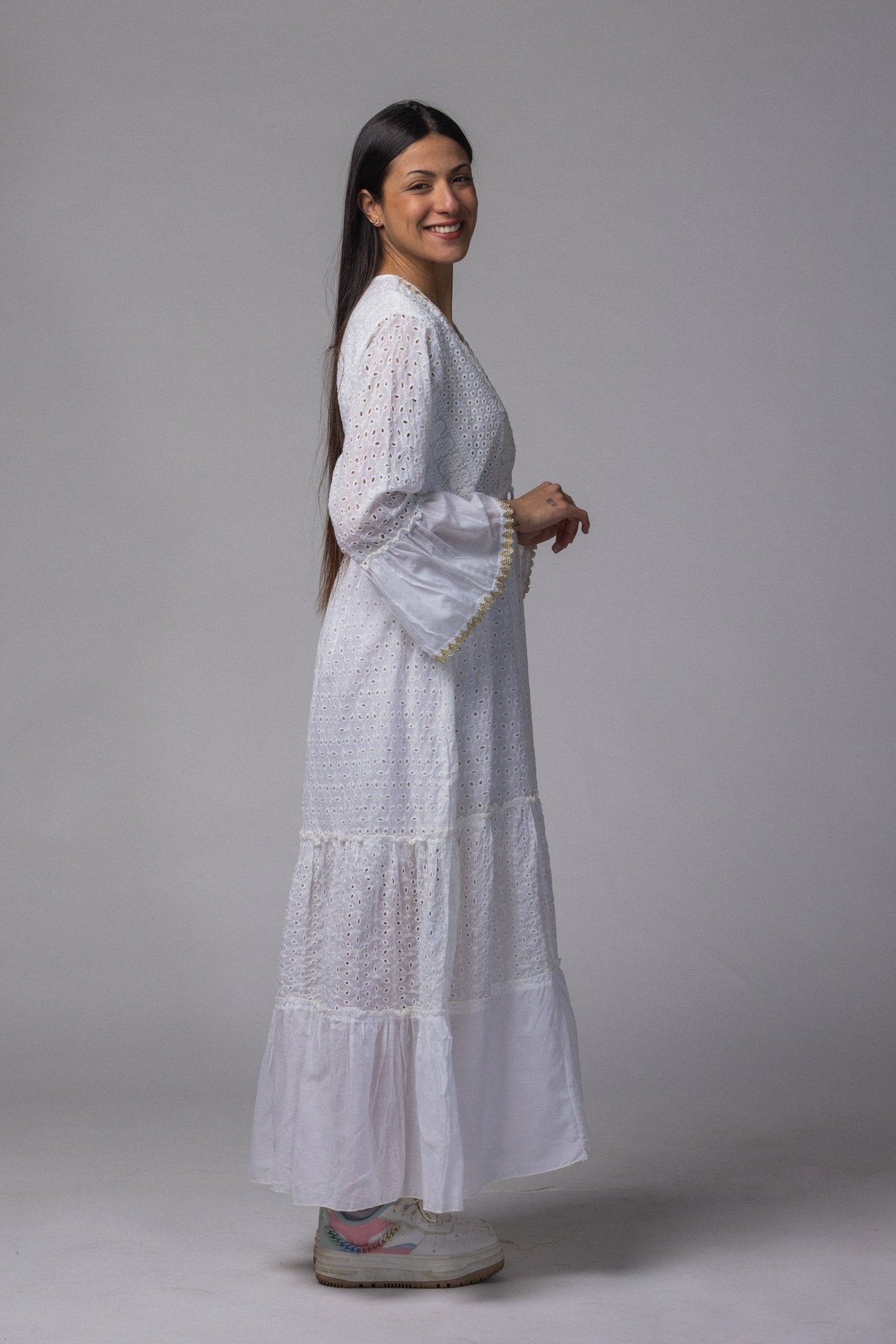 Robe longue brodé blanc et doré - La Doudounerie
