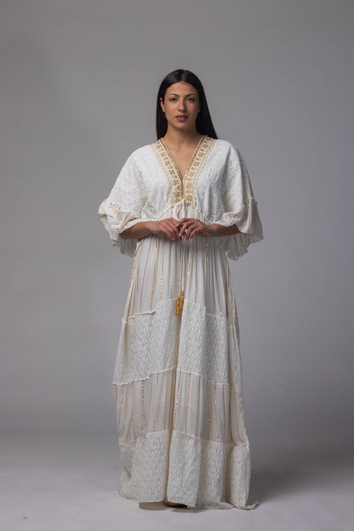 Robe longue brodé doré col V - La Doudounerie