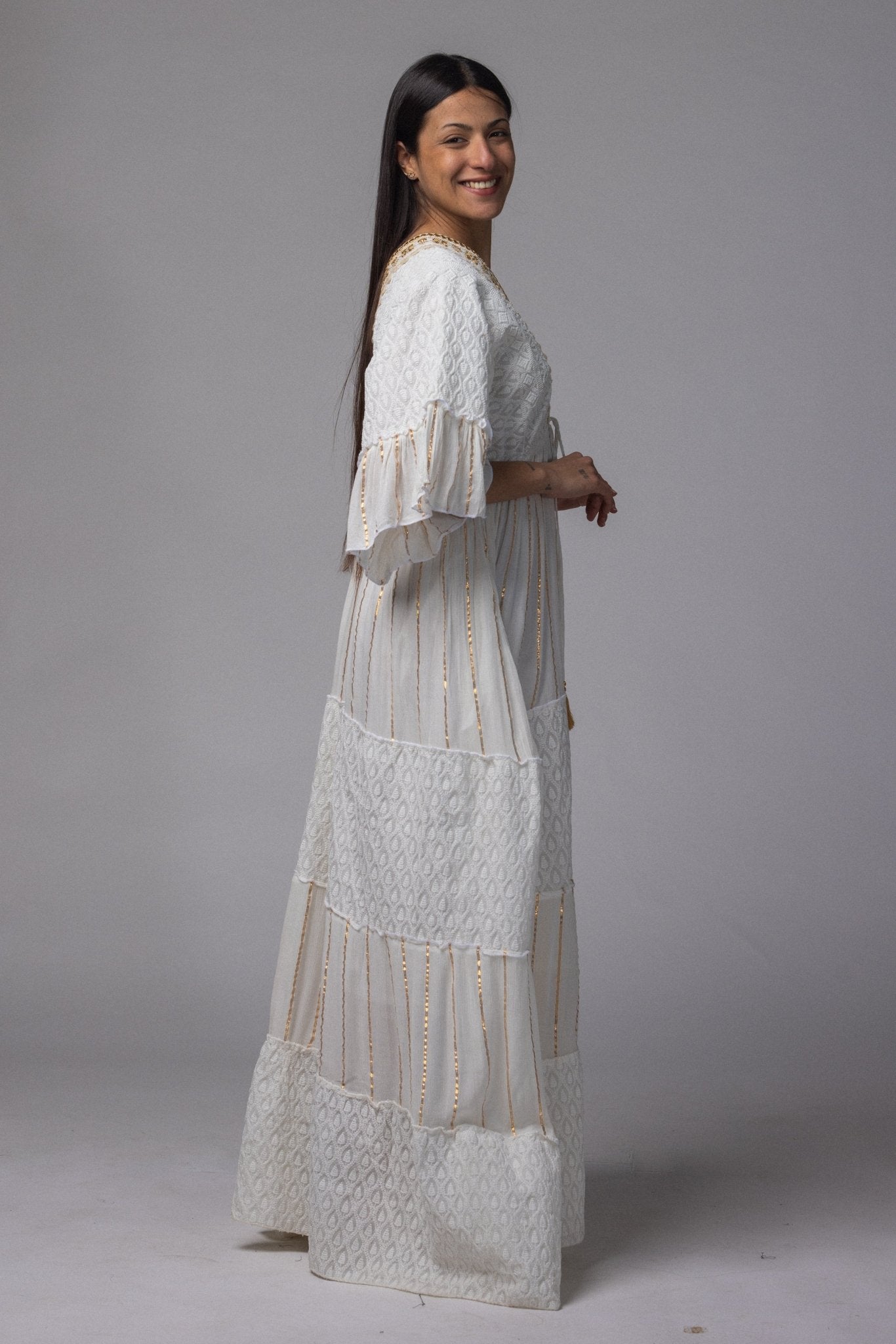 Robe longue brodé doré col V - La Doudounerie