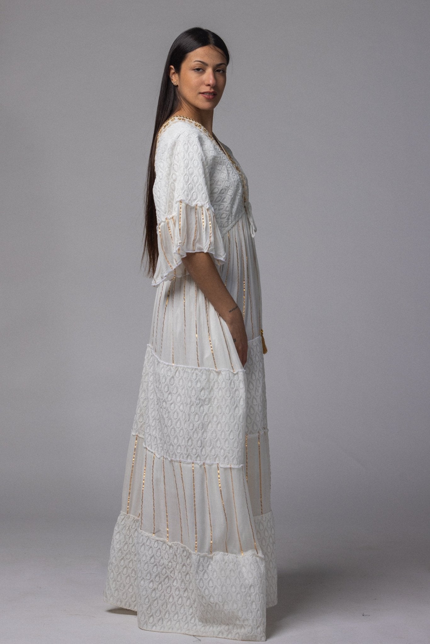 Robe longue brodé doré col V - La Doudounerie
