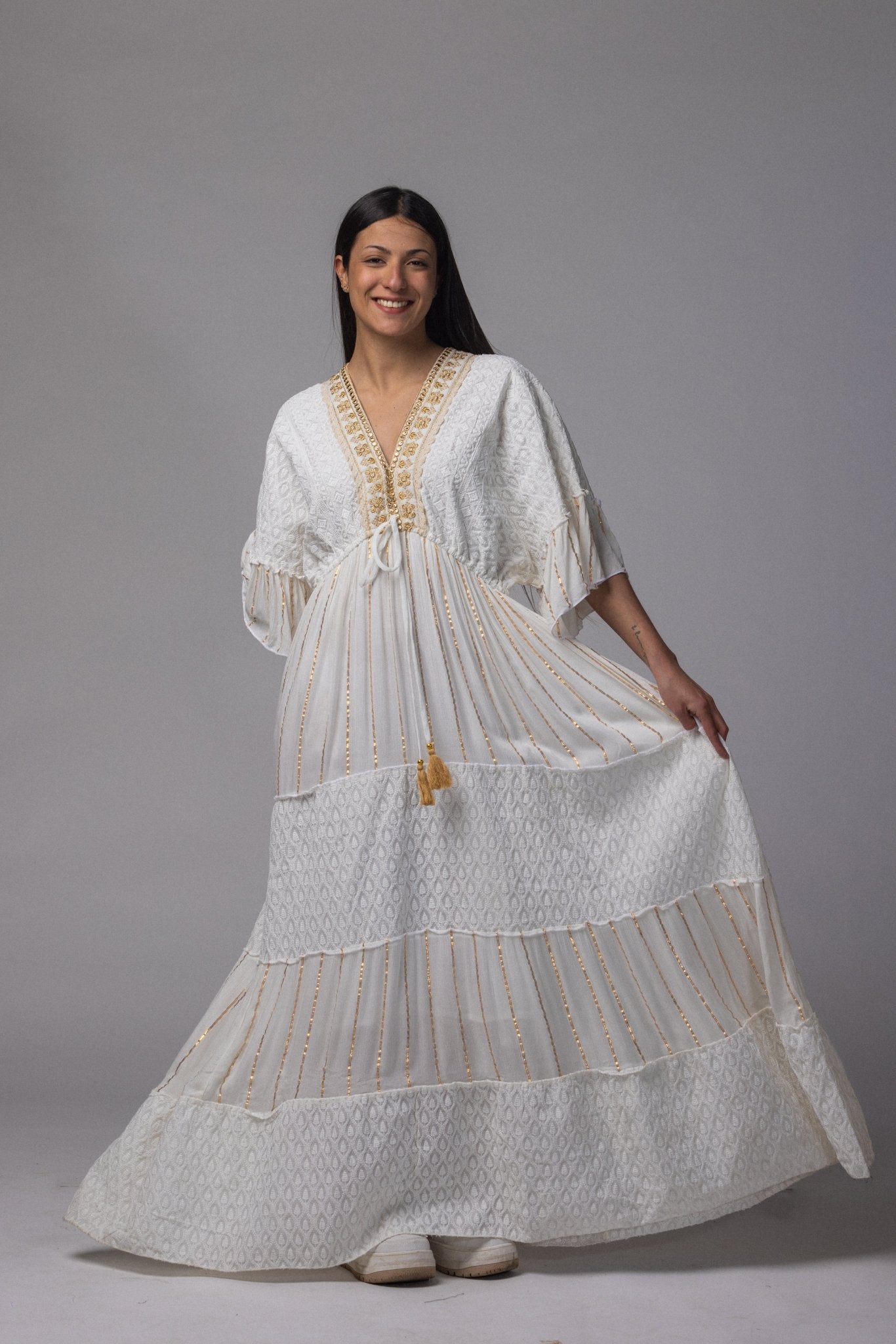 Robe longue brodé doré col V - La Doudounerie