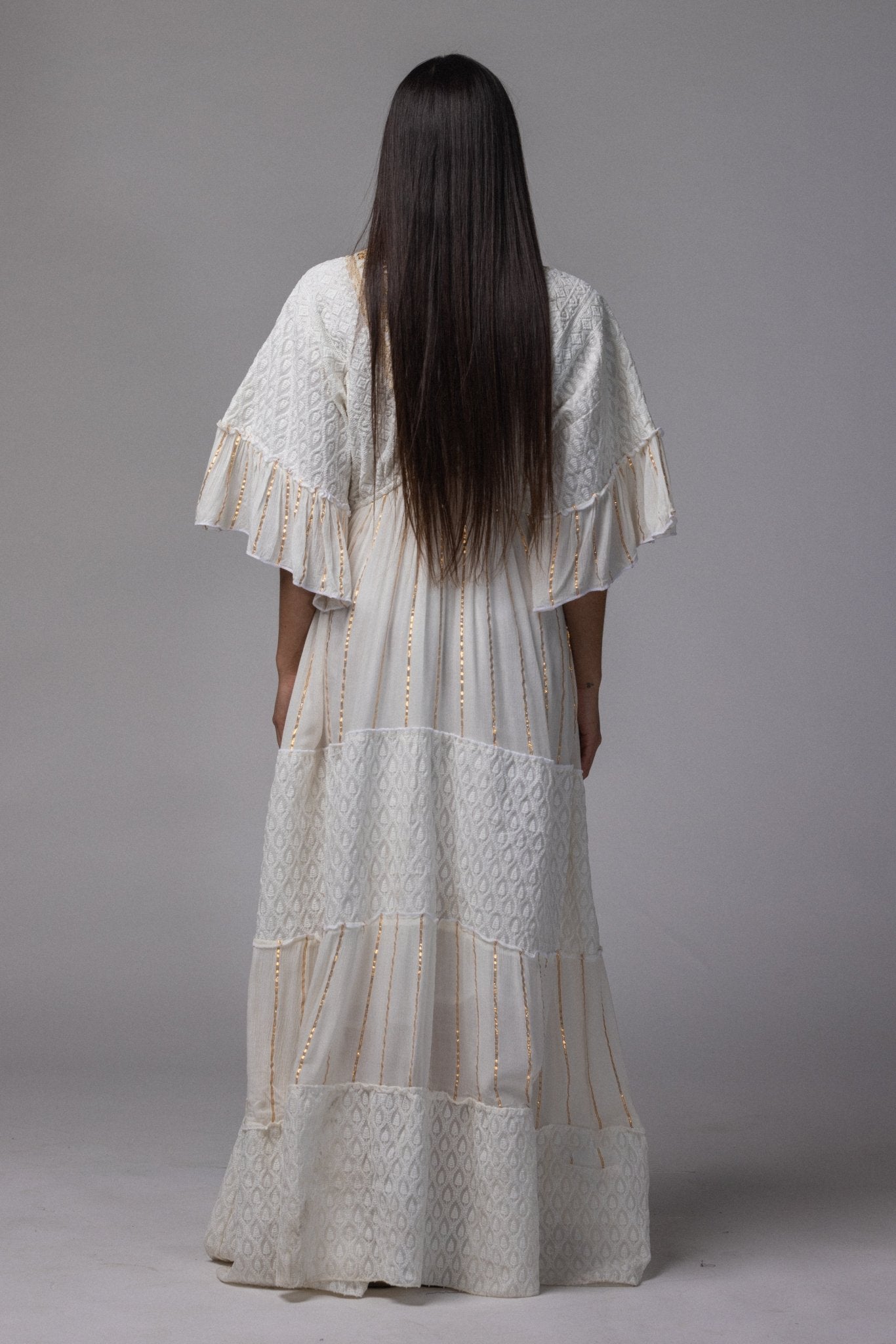Robe longue brodé doré col V - La Doudounerie