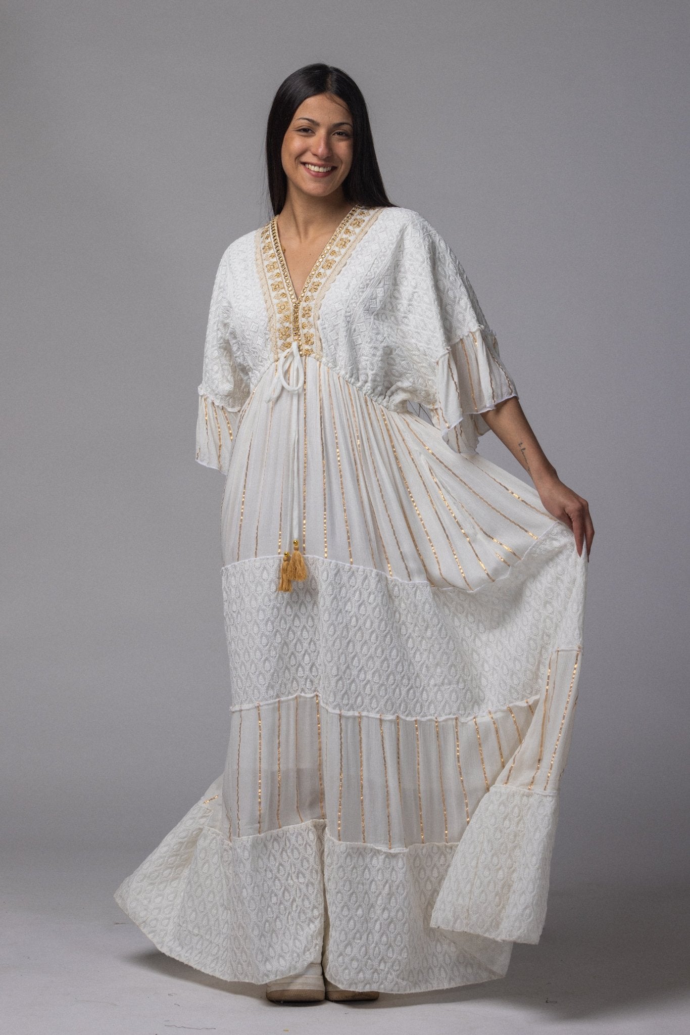 Robe longue brodé doré col V - La Doudounerie
