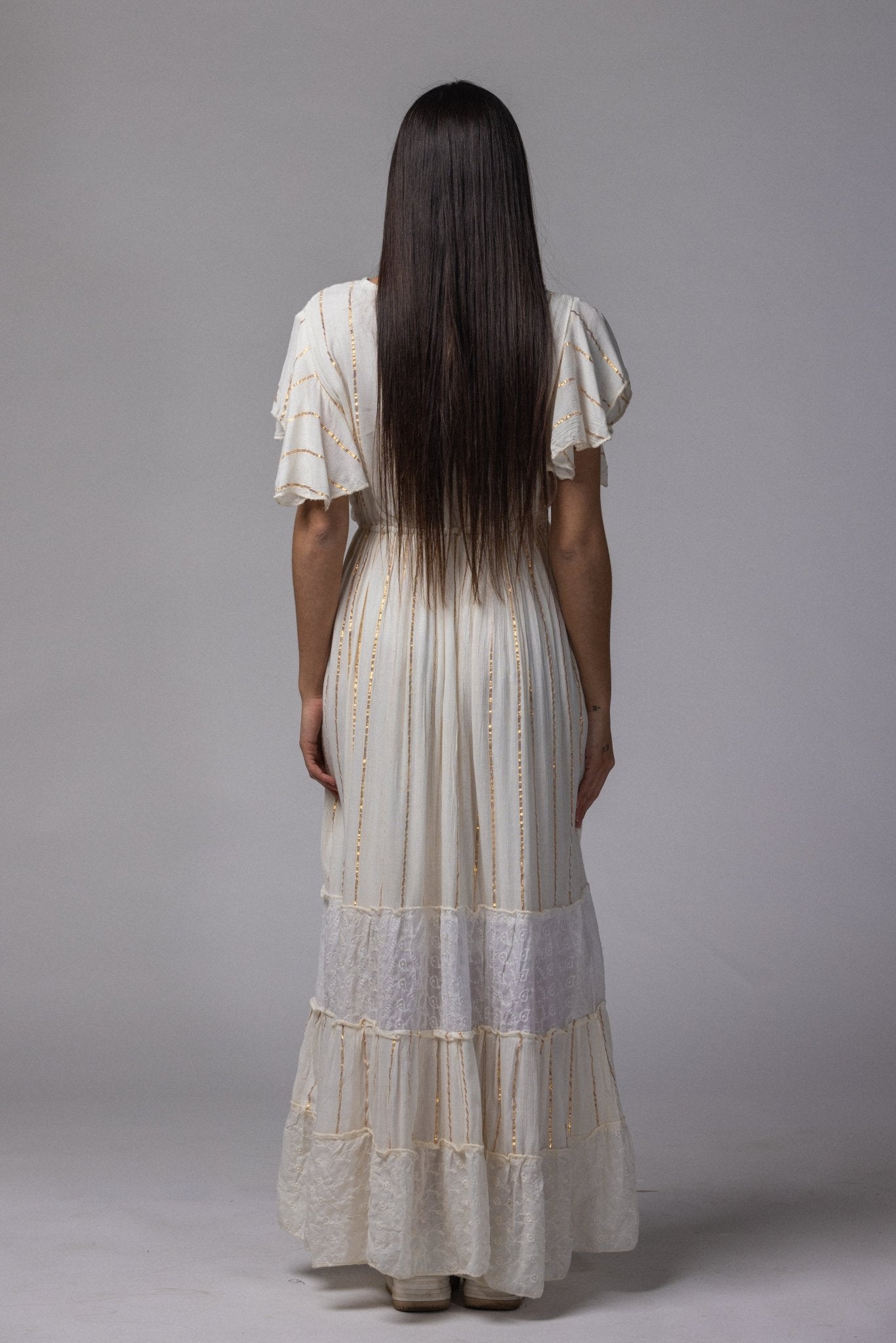 Robe longue brodé doré col V simple - La Doudounerie