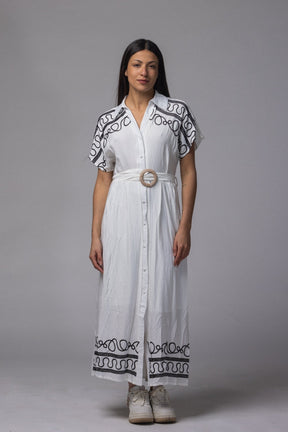 Robe longue avec ceinture et motif brodé - La Doudounerie