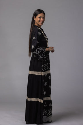 Robe longue avec frange col V - La Doudounerie
