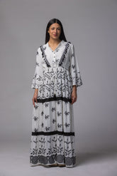Robe longue avec frange col V - La Doudounerie