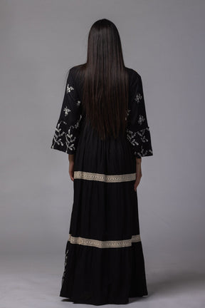 Robe longue avec frange col V - La Doudounerie