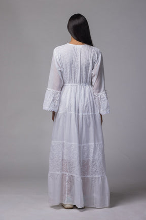 Robe longue brodé blanc col V argenté - La Doudounerie