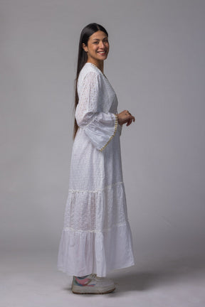 Robe longue brodé blanc et doré - La Doudounerie